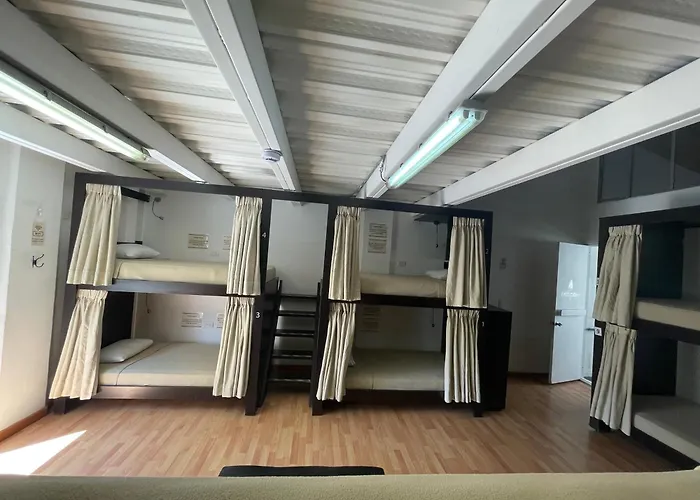 Hostal Lleras Calle 8