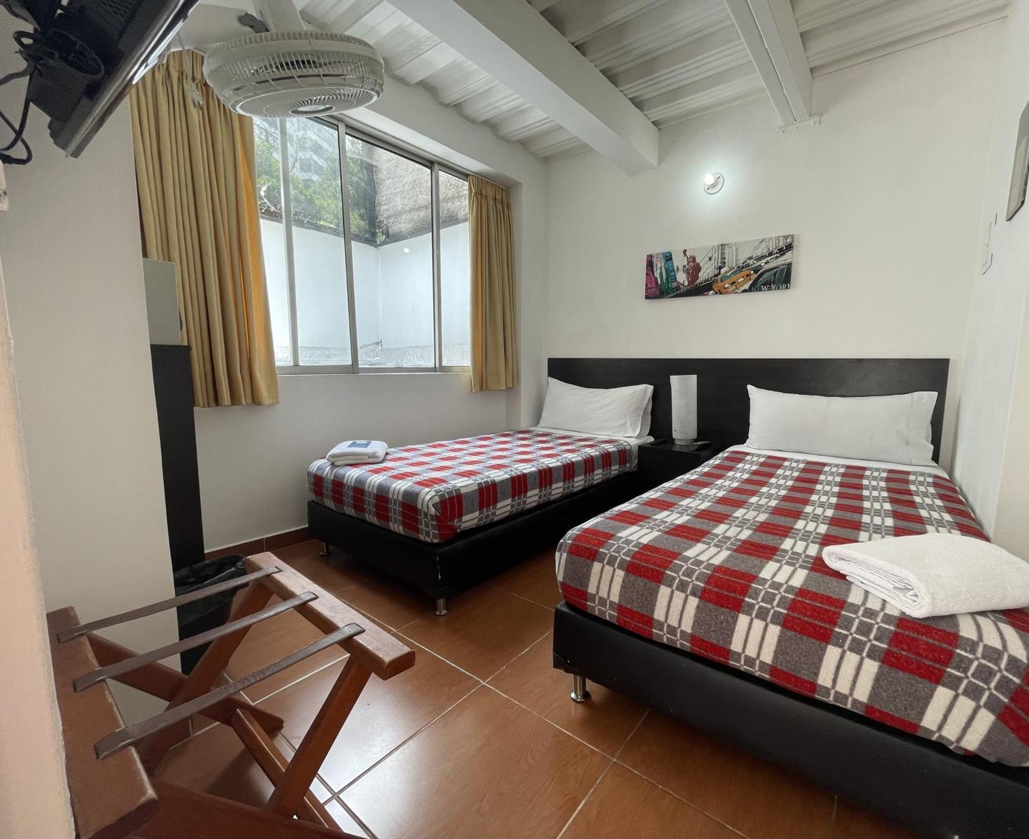 Albergue Lleras Calle 8 *